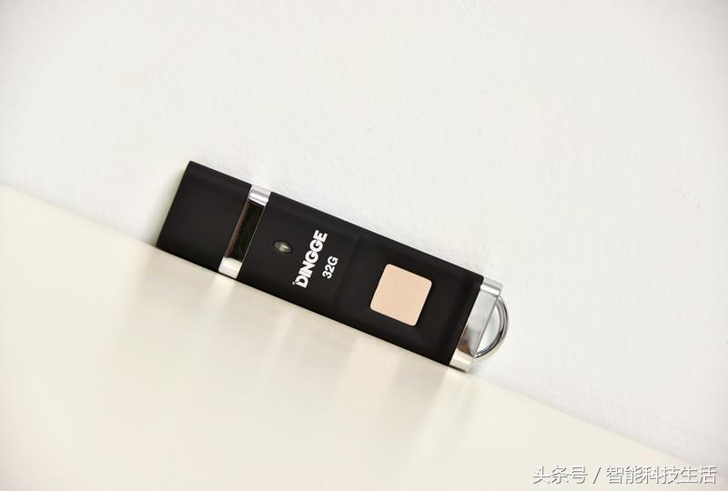 安全分享数据顶格DU161指纹加密U盘评测