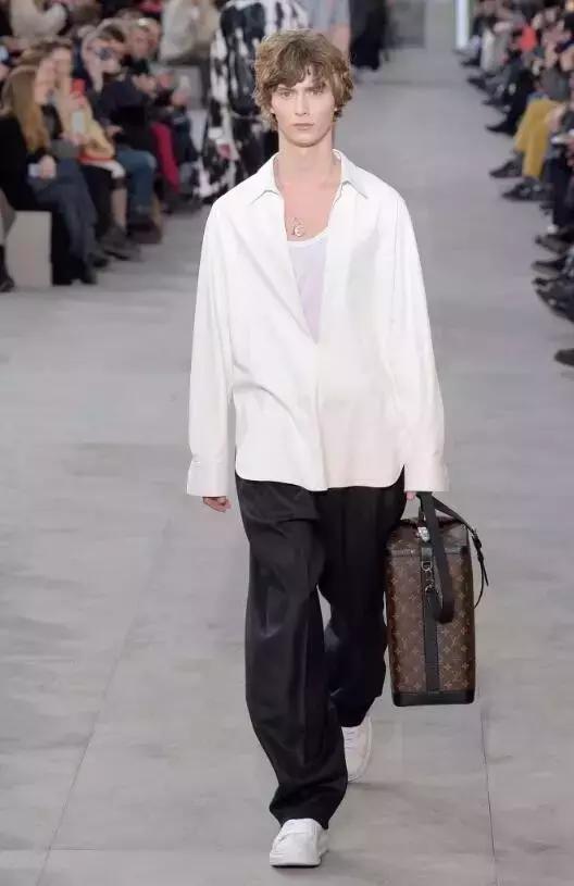 lv x supreme联名红色卫衣 (lv和supreme联名牛仔外套)