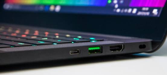 雷蛇灵刃razerbladepro,雷蛇买灵刃14还是灵刃15