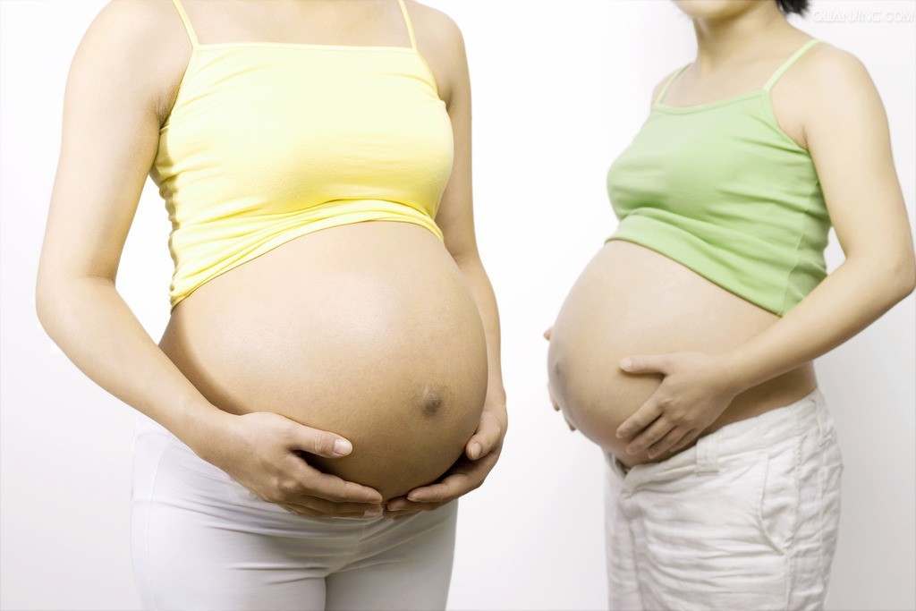 孕期分泌少量乳汁，没事！