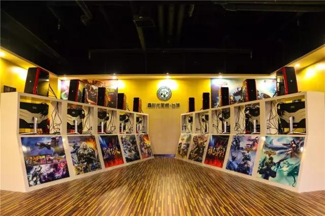 40寸曲面屏+全场乔氏台球桌，这恐怕是我在天津见过最牛的网咖