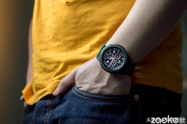 三星手表gears3现在还值得买不,三星手表gears3经典版开箱