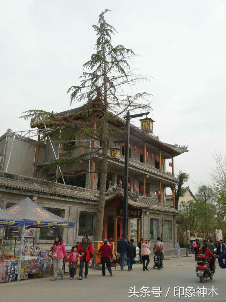 陕北俊俏女子勇闯袁家村大嘴吃四方