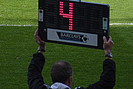 关于足球的一些规则和基本常识,足球规则违规与处罚