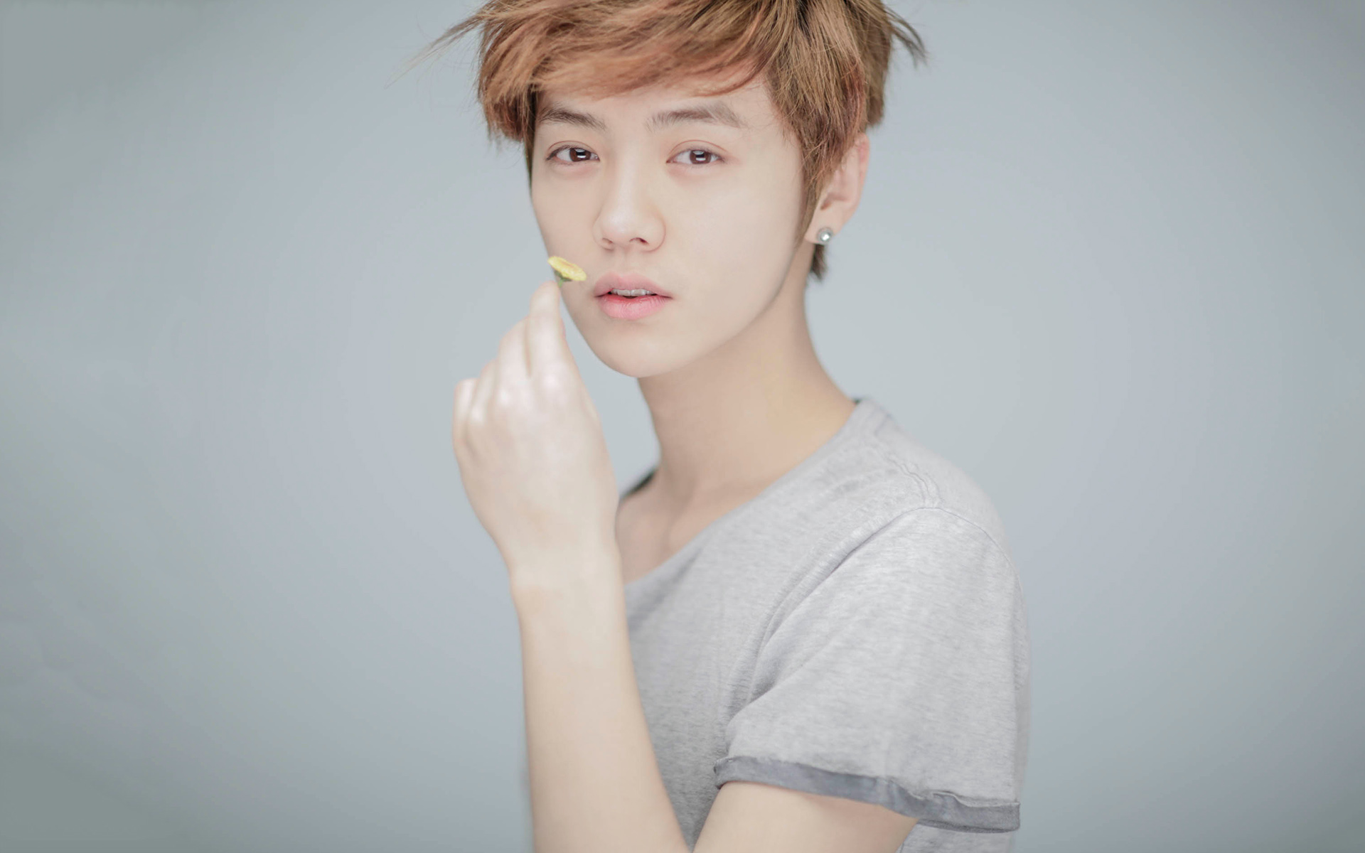 鹿晗自爆童年照,鹿晗童年照萌翻网友