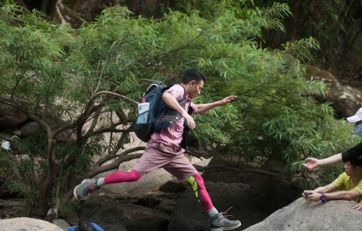 刘德华带朱丽倩回娘家视频,刘德华回泰国了吗