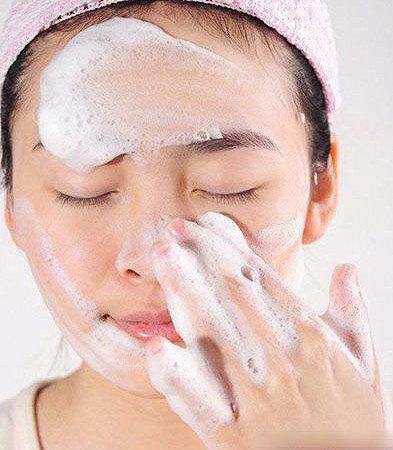 脸上最近一直长脂肪粒怎么办,脸上反反复复长脂肪粒怎么消除