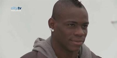 c罗是不是最搞笑的足球巨星,c罗足球场上搞笑瞬间