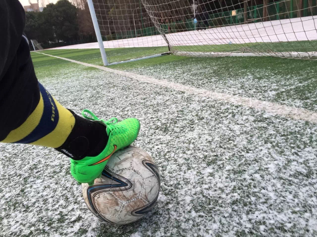 六点起床练足球,早上几点起床踢球