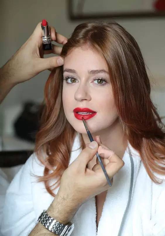 大红唇特别显老,大红唇真的很考验气质