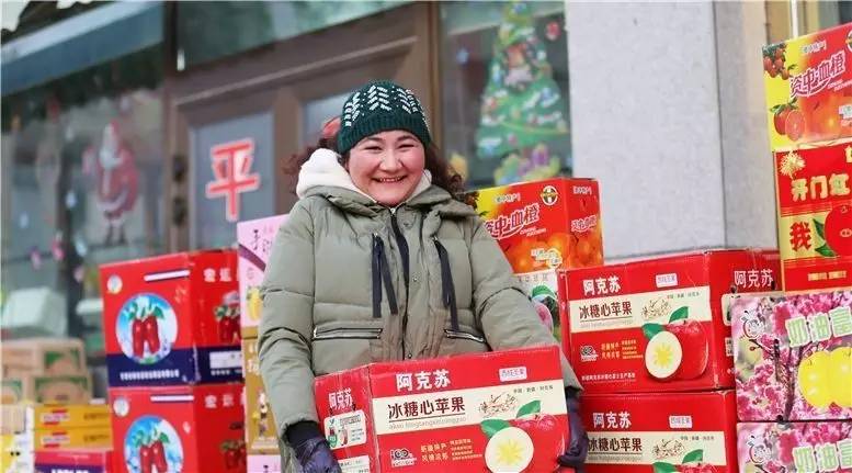 买水果就到合力超市里,买水果就到国民水果