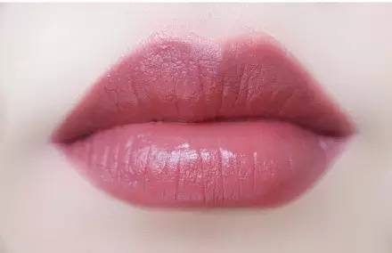 董卿口红蜜汁抢头条，这支网RED口红究竟是哪款？baby杨幂刘诗诗迪丽热巴……女明星同款唇色你也可以get！