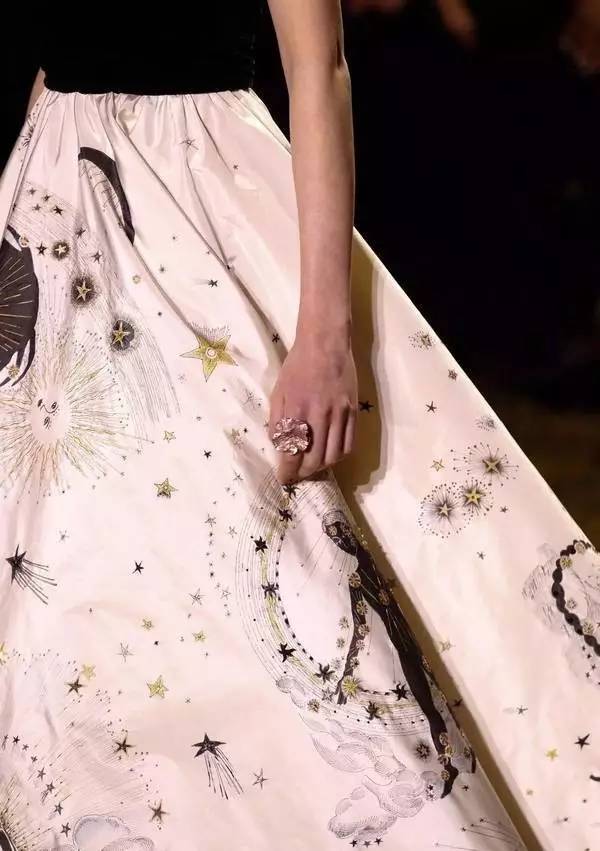 阿秋秋三分钟时尚碎碎念|谁的粉红少女心?