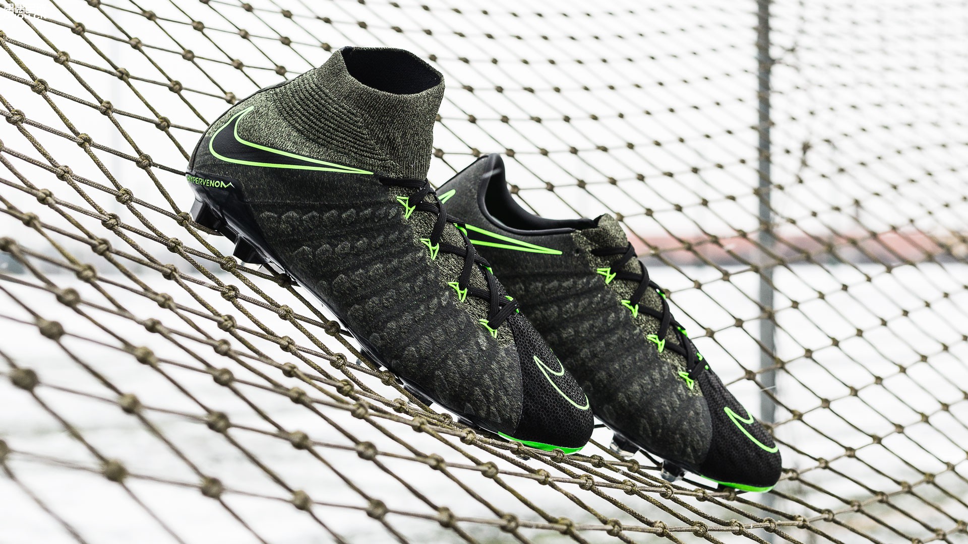 耐克发布毒锋IIITechCraft袋鼠皮版本足球鞋