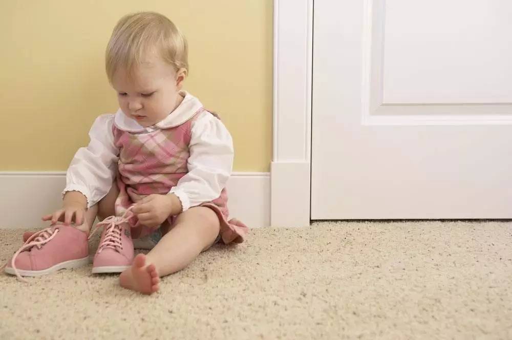 为什么孩子喜欢脱袜子穿鞋,小孩儿脱鞋脱袜子怎么干预