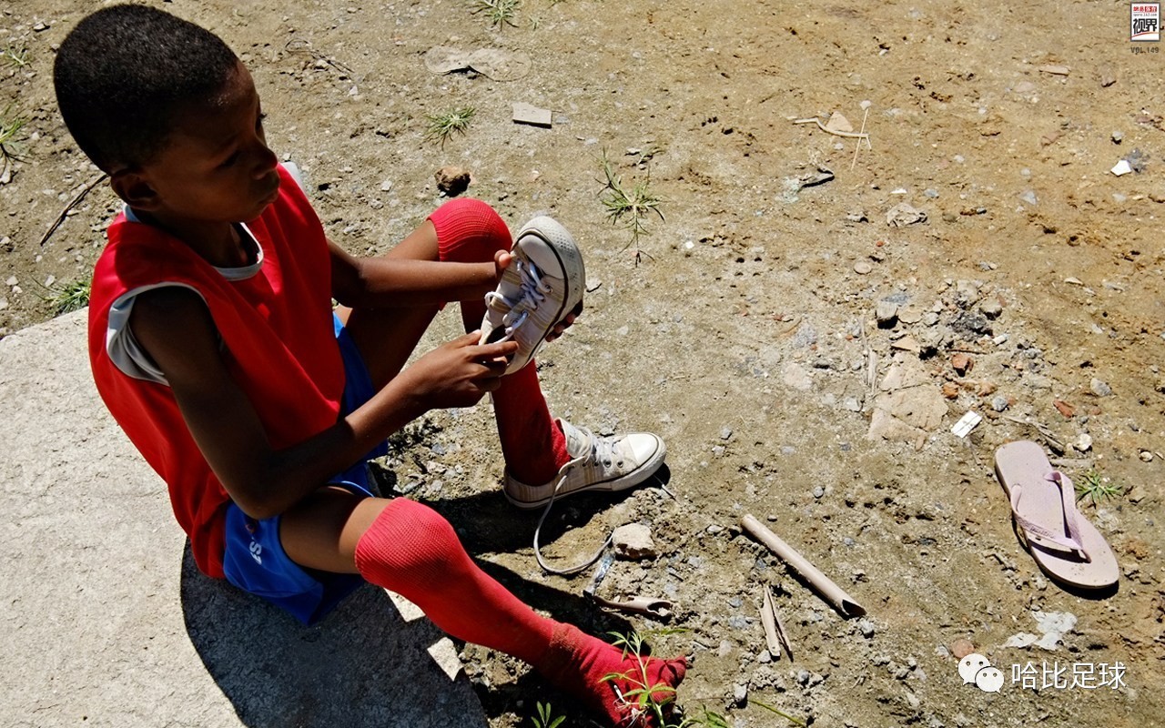 不同的环境造就不同的球员：踢球环境如何影响孩子的足球之路