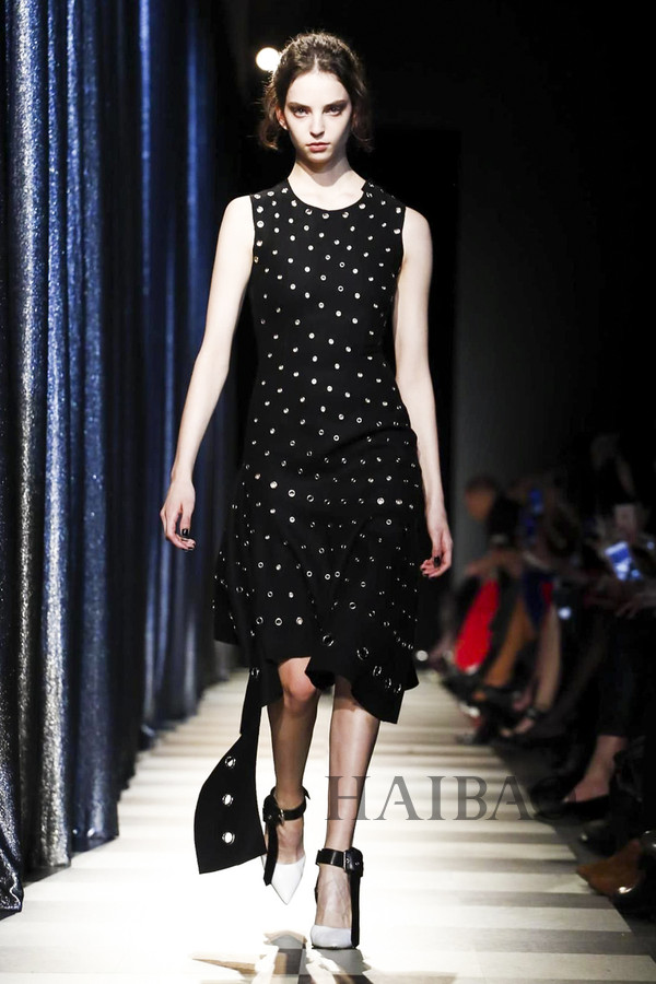 浪漫与柔媚的无限延伸！Monse2017秋冬女装秀，海报网带你亲临2017秋冬纽约时装周