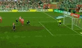 足球经典搞笑gif动图,足球史上十大爆笑瞬间图片