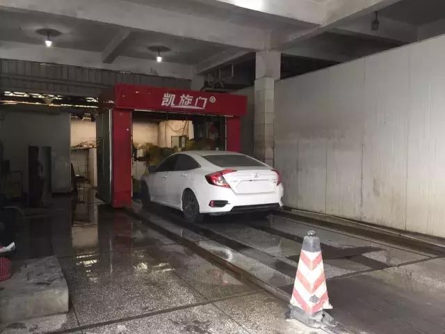 思域第十代上牌视频,本田10代思域副驾驶obd接口在哪里