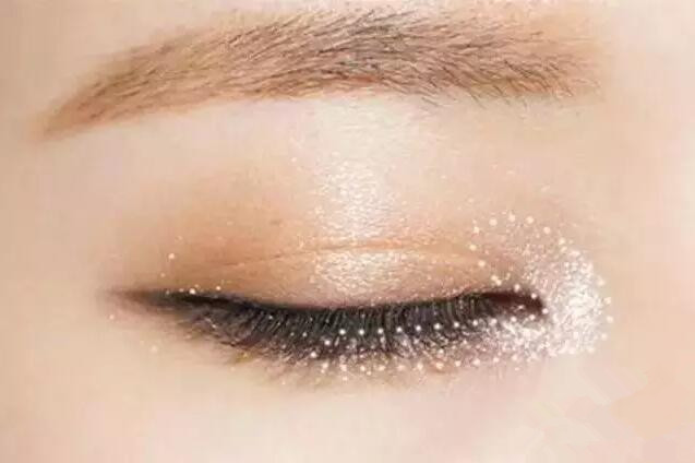 手把手教你画眼妆,一个教程教会你画眼妆