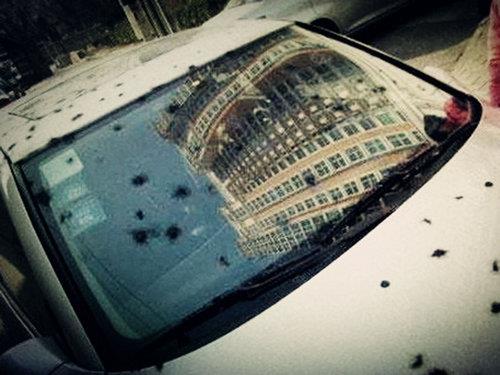 汽车被砸出坑处理,车被放炮砸了个坑怎么修复