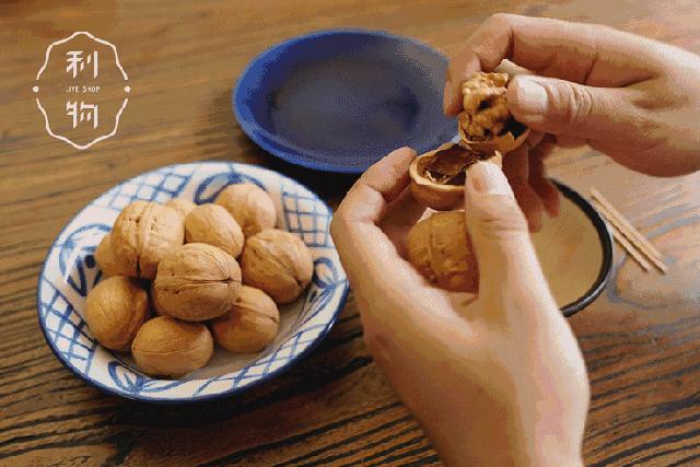 过完年干果吃不完？一张纸，让受潮的坚果恢复酥脆！