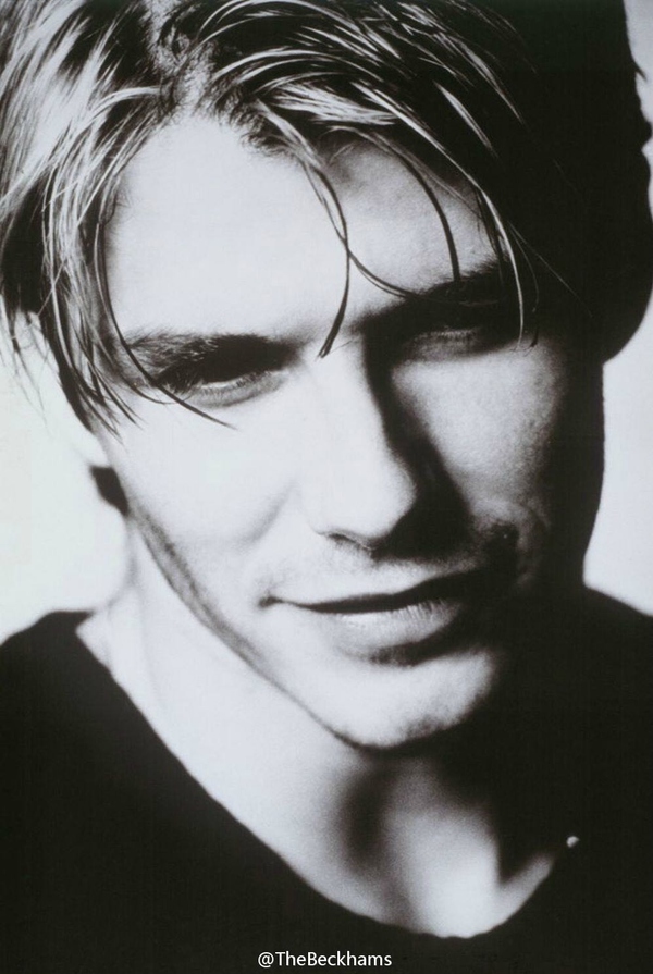 春节我们看完春晚再看足球圈里的帅哥，内含帅你一脸的卡卡