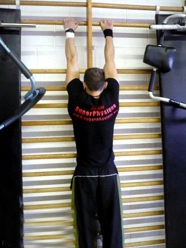 肩部躺着锻炼方式,肩部肌肉爆裂训练