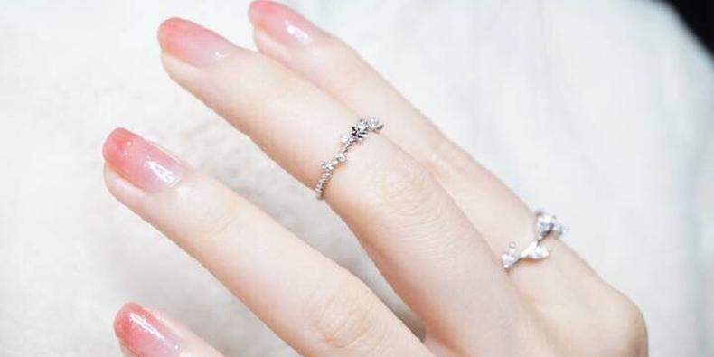美甲小白注意什么事项,穿戴式美甲好还是涂指甲油好看