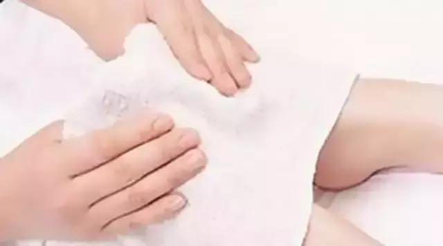 什么时候冷敷什么时候热敷脸,什么时候冷敷什么时候捂出汗