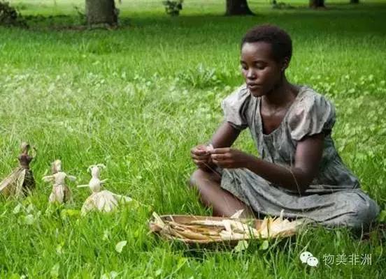 在《为奴十二载》里,来自非洲的她把这个角色演绎的淋漓尽致