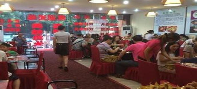 母羊被杀小羊找母亲,母羊被杀小羊下跪