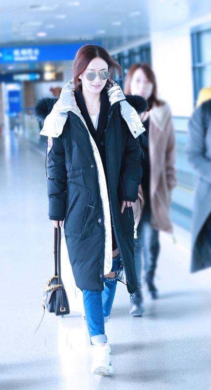 赵丽颖穿白色短款羽绒服,赵丽颖冬季穿羽绒服