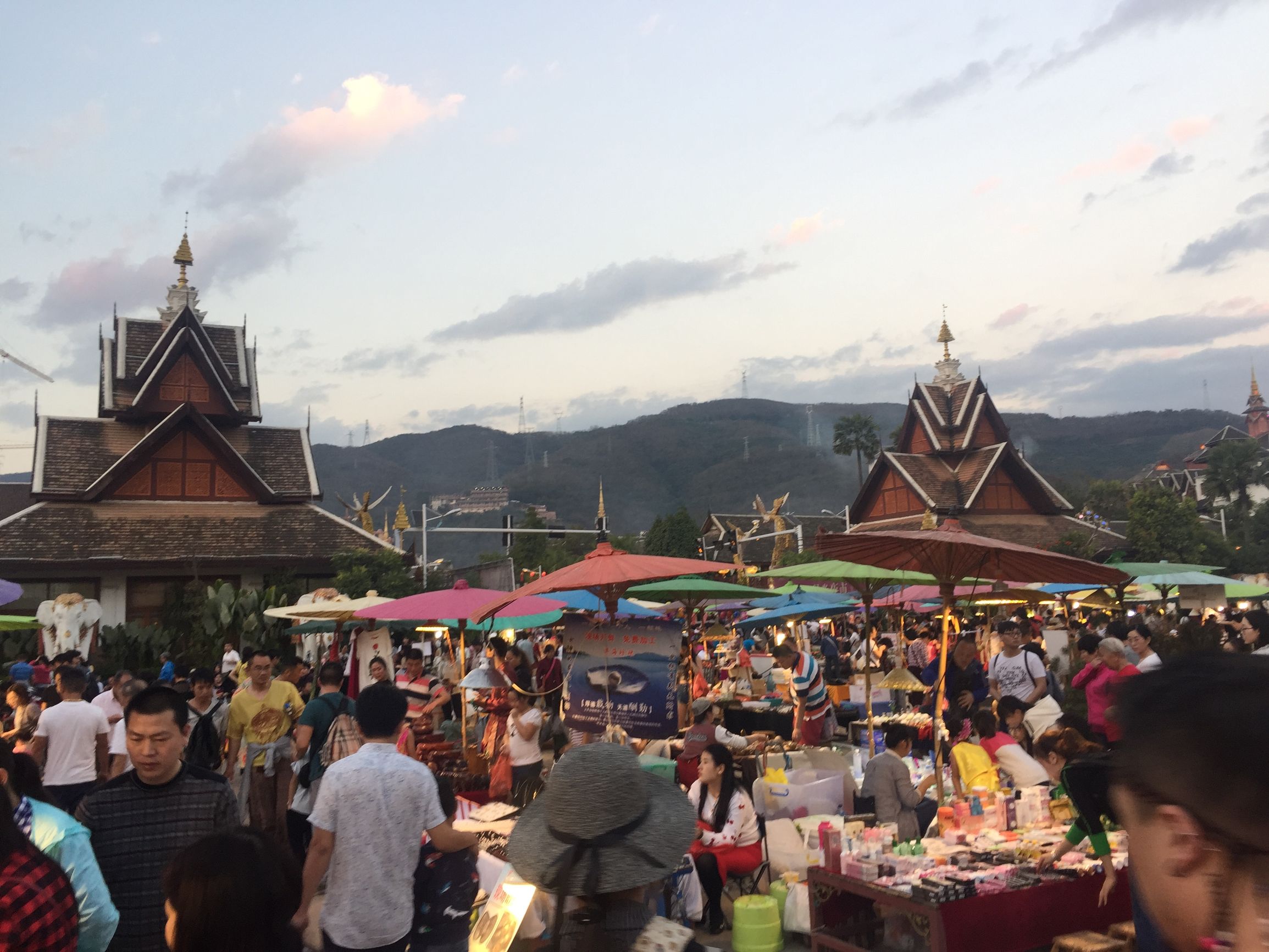 西双版纳体验版纳民族风情,西南边陲明珠