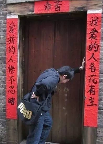 各种奇葩春联大全,奇葩的门神