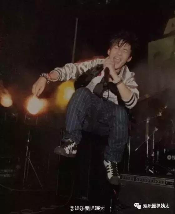 张杰下腰歌唱,张杰大张伟开场舞