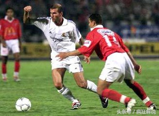 足球场上的超强进球,足球场上过人名场面