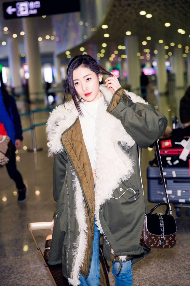 张天爱鳄鱼与牙签鸟长腿,万人迷的长腿美女张天爱