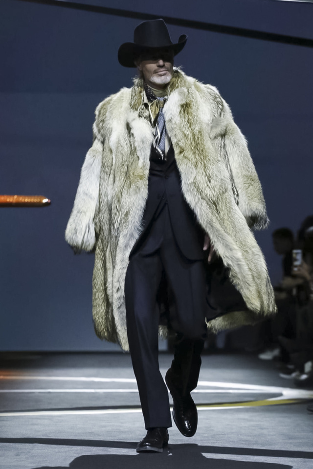 黑貂权志龙,权志龙穿黑貂演唱会