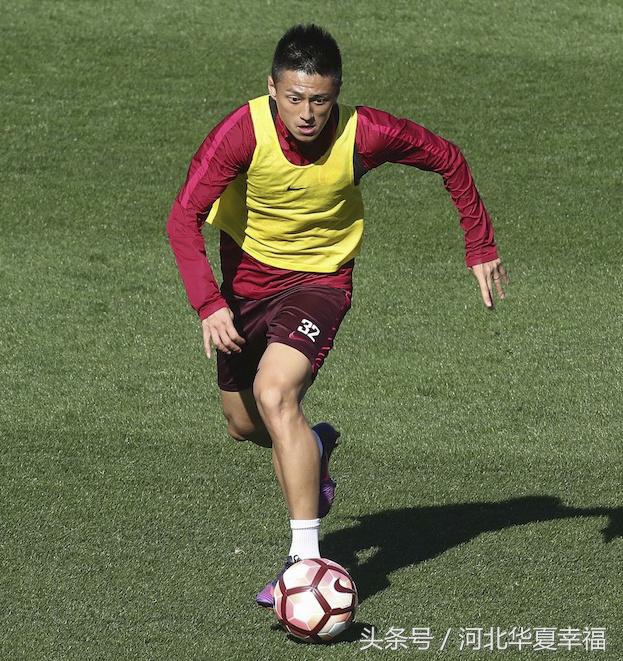 众将勤练佩帅开小灶阿洛“飞鞋”戏耍门将（GIF）