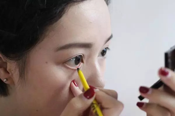 大学生日常裸妆、淡妆应该怎样画？