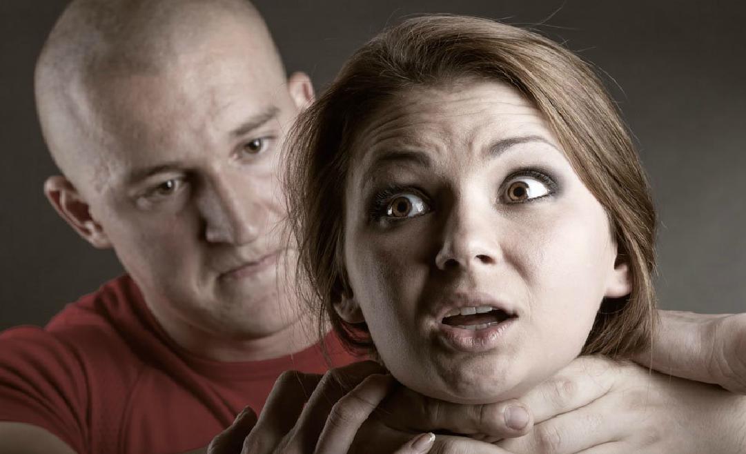 做梦梦到自己被掐脖子死了,做梦掐别人脖子是什么预兆