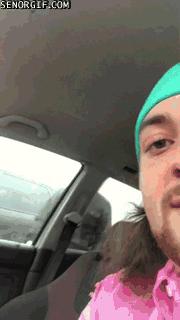 十条笑话：父亲一边吃排骨一边骂我连肉都不舍的给他买