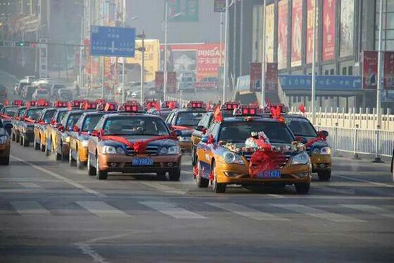 农村最有特色的接亲车队,城里人真会玩迎亲视频