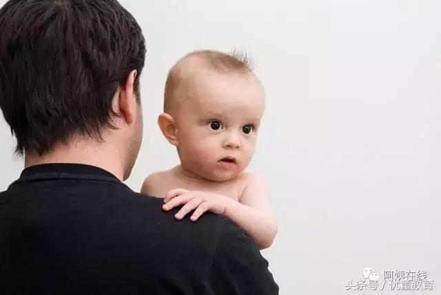 妈妈经常抱宝宝手会有什么疾病,宝妈经常抱孩子会有影响吗