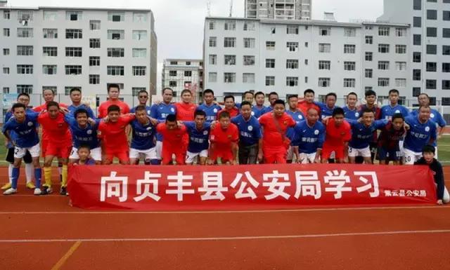 足球团结民众,足球架起人们沟通的桥梁