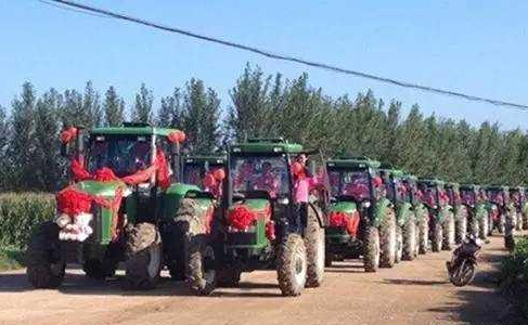 农村最有特色的接亲车队,城里人真会玩迎亲视频