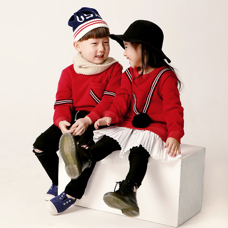 成年人一家四口亲子冬装,幸福一家人和睦温馨