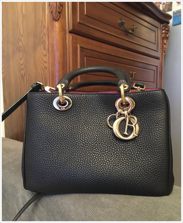 富家千金德法美加4国疯狂购物，只买了PRADA15只包，请网友们鉴定