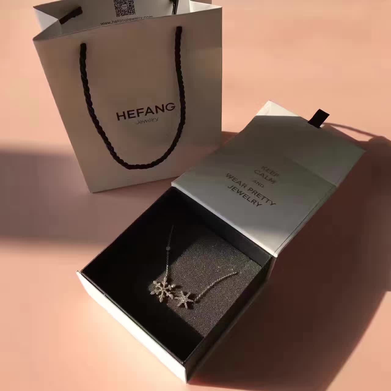 送给自己心仪的女生有哪些饰品推荐呢?